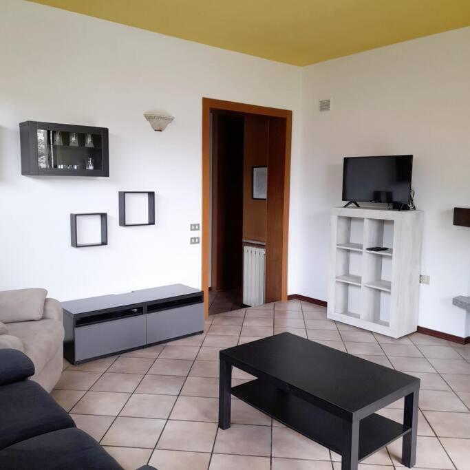 Vila Il Vecchio Kiwi - House With Private Garden Oleggio Castello Exteriér fotografie
